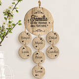 Individuelles Familiengeschenk aus Eichenholz – mit 7 Namen und "Familie ist die Heimat des Herzens"-Spruch, graviert von Love & Faith