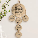 Individuelles Familiengeschenk aus Eichenholz – mit 5 Namen und "Familie ist die Heimat des Herzens"-Spruch, graviert von Love & Faith