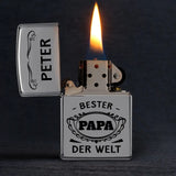 Graviertes silber Benzinfeuerzeug mit Bester Papa der Welt und Namen als Geschenkidee zum Vatertag personalisiert von Love & Faith