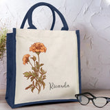 Jutetasche Natur mit naviyblauen Trägern und Blumendruck und Namen - Geschenkidee personalisiert von Love & Faith