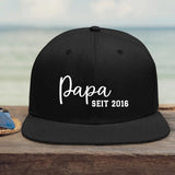 schwarze Snapback Cap für Papa personalisiert von Love & Faith