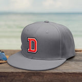 dunkelgraue Snapback Cap mit Initiale personalisiert von Love & Faith