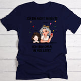dunkelblaues T-Shirt mit personalisierbarer Illustration mit Oma Opa und Enkeln - gedruckt von Love & Faith