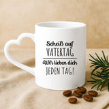 Weiße Tasse mit Herzhenkel und personalisiertem Namen – romantische Geschenkidee von Love & Faith