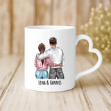 Weiße Tasse mit Herzhenkel und personalisiertem Namen – romantische Geschenkidee von Love & Faith