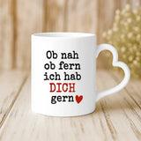 Weiße Tasse mit Herzhenkel und personalisiertem Namen – romantische Geschenkidee von Love & Faith