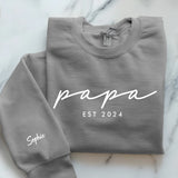grauer Pullover personalisierbar Papa Slogan mit Kindernamen - gefertigt von Love & Faith