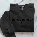 Schwarzer Pullover für Papa mit Kindernamen personalisiert von Love & Faith