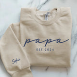 Sandfarbener Pullover für Papa mit Kindernamen personalisiert von Love & Faith