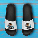 Schwarz/Weiße Badeschlappen mit Camperletten mit eigenem Namen fürs Camping personalisiert mit Love & Faith