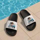 Personalisiertes Geschenk - schwarzweiße Badeschlappen mit persönlichem Spruch und Namen.png