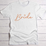 Weißes T-Shirt Brustdruck "Bride" als personalisiertem Spruch als Hochzeitsgeschenkidee von Love & Faith