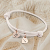 Personalisiertes PU-Lederarmband mit 2 gravierten RoséGold-Herz-Anhängern mit Geburtstag und Blume in Creme - gefertigt von Love & Faith