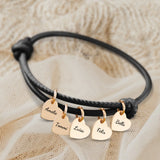 schwarzes Lederarmband mit Gravur von gold Herzanhängern personalisierte Geschenkidee von Love & Faith