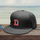 schwarze Snapback Cap mit Initiale personalisiert von Love & Faith