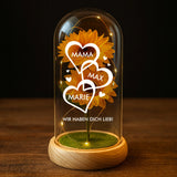 Ewige Sonnenblume im Glas LED Deko mit gedruckten Herzen mit Namen - personalisierte Geschenkidee von Love & Faith
