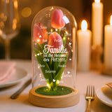 Ewige Tulpe "Familie ist die Heimat des Herzens" bis 13 Namen graviert auf die Glaskuppel mit LED Licht personalisiert als Geschenk für Familie von Love & Faith