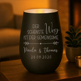 schwarzes Windlicht silber graviert mit "Der schönste Weg ist der gemeinsame" mit Namen und Jahrestag zum Hochzeitstag personalisiert von Love & Faith