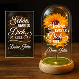 Ewige Sonnenblume "Schön, dass es dich gibt" in der Glaskuppel mit LED Licht personalisiert von Love & Faith