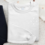 weißer Pullover für Papa mit Kindernamen personalisierte Geschenkidee zum Vatertag von Love & Faith