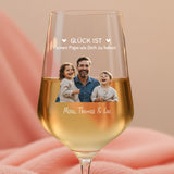 freepik__img1-erstelle-ein-mockup-von-dem-glas-der-ausschni__33311