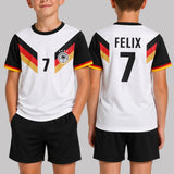 magnific_crop-the-kids-at-the-head_MXN9KWbDCm