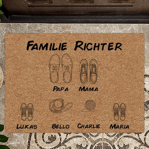 Familienname Fußmatte 70x50cm mit Schuhzeichnungen und Haustiersymbol personalisiert gefertigt von Love & Faith
