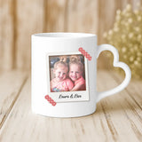Weiße Tasse mit Herzhenkel und personalisiertem Namen – romantische Geschenkidee von Love & Faith