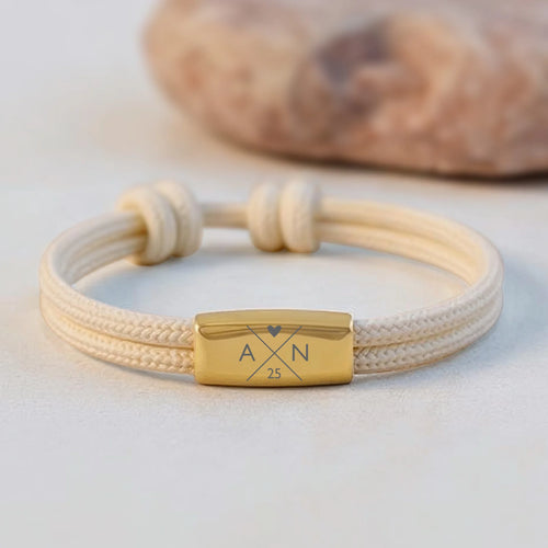 sandfarbenes Segeltau Armband mit persönlicher Namensgravur und Jahrestag von Love & Faith