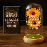 Ewige Sonnenblume "Scheiß auf Valentinstag" in der Glaskuppel mit LED Licht personalisiert als Geschenk für Partner zum Anti-Valentinstag von Love & Faith