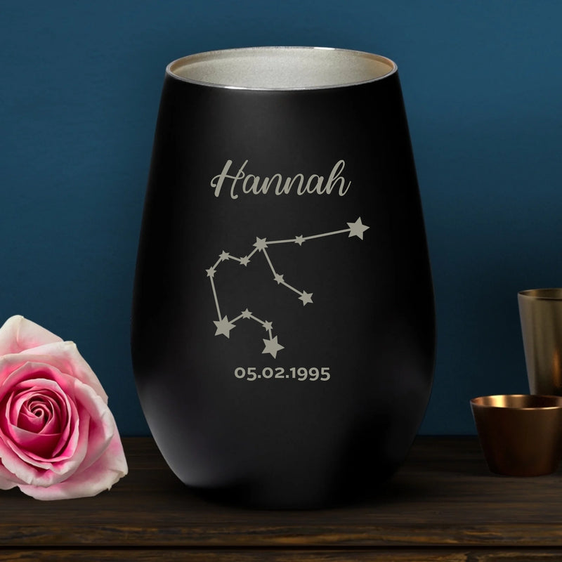 Personalisiertes schwarzes Windlicht mit silber graviertem Design - gefertigt von Love & Faith