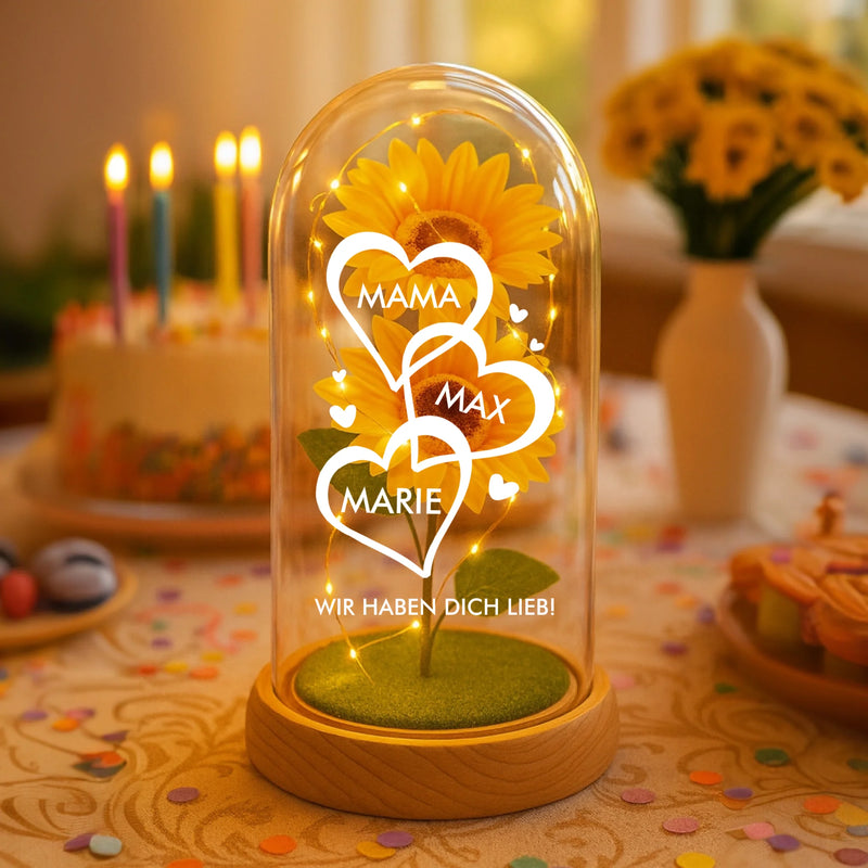 Ewige Sonnenblume im Glas LED Deko mit gedruckten Herzen mit Namen - personalisierte Geschenkidee von Love & Faith