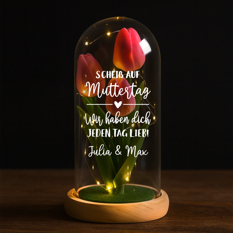 Ewige Tulpe "Zum Muttertag" in der Glaskuppel mit LED Licht personalisiert als Geschenk für Mama von Love & Faith