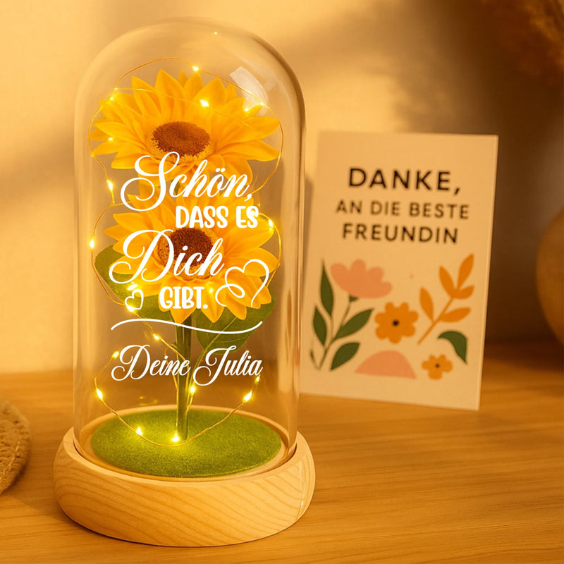 Ewige Sonnenblume "Schön, dass es dich gibt" in der Glaskuppel mit LED Licht personalisiert von Love & Faith