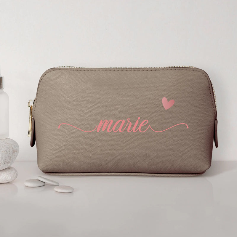 0,75l taupe Kosmetiktasche aus PU Leder mit Name personalisiert von Love & Faith personalisiert