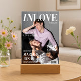 Personalisierter Acrylaufsteller 20x30cm im Magazin Cover Look mit Fotoupload