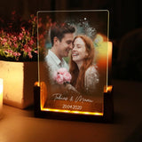 Leuchtender LED Aufsteller zum Valentinstag mit Holzsockel mit eigenen Namen und Daten personalisieren mit Love & Faith