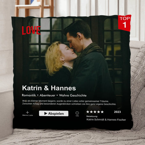 40x40cm Kissen mit Design im Streemingstil mit Fotoupload für gemütliche Filmabende als Geschenk für Partner personalisiert von Love & Faith