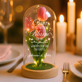 Ewige Tulpe "Oma" in der Glaskuppel mit LED Licht personalisiert als Geschenk für Oma von Love & Faith