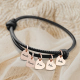 schwarzes Lederarmband mit Gravur von kupfer Herzanhängern personalisierte Geschenkidee von Love & Faith