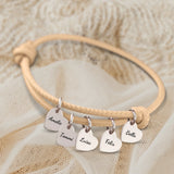 creme Lederarmband mit Gravur von silber Herzanhängern personalisierte Geschenkidee von Love & Faith