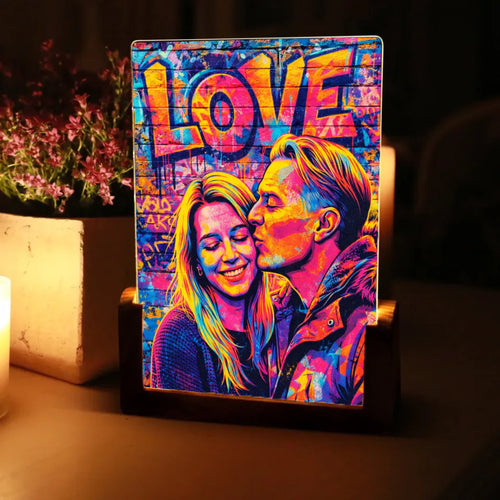 Personalisierter LED Aufsteller für Paare mit Streetart-Effekt Streetart Love – Motiv 2