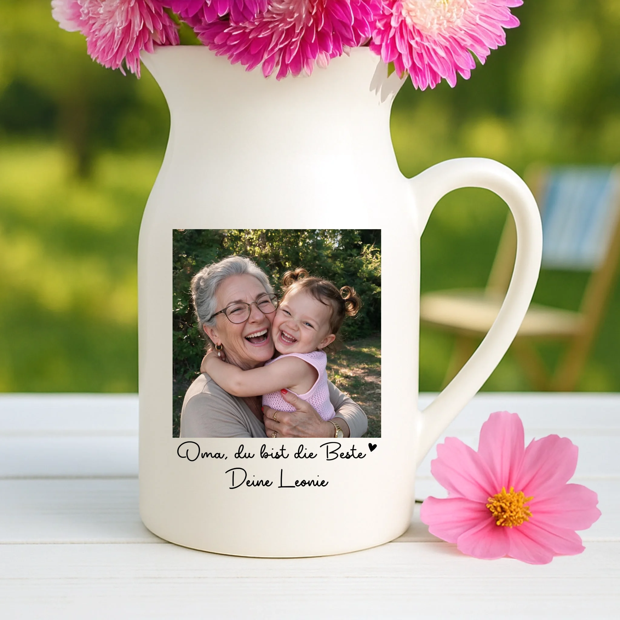 3Personalisiertes Geschenk - Weiße Vase mit Henkel mit persönlichem Spruch und Namen.png