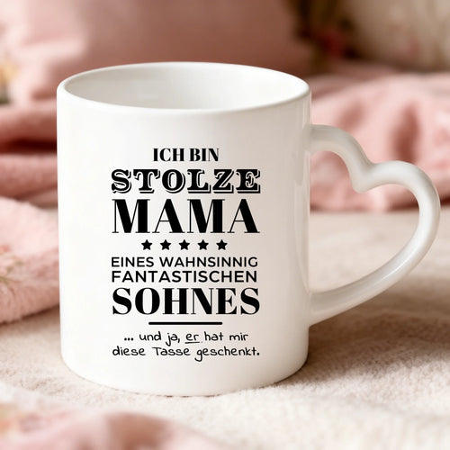 Weiße Tasse mit Herzhenkel und personalisiertem Namen – romantische Geschenkidee von Love & Faith