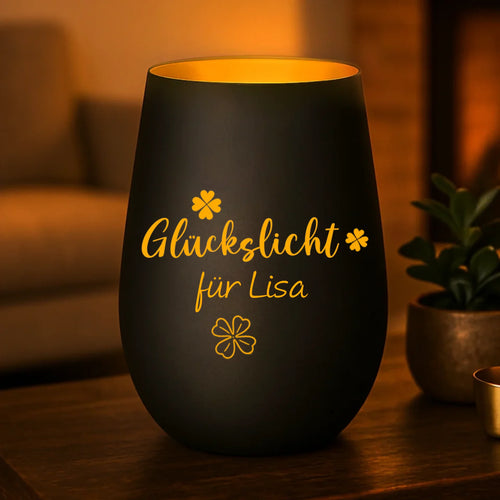 Schwarz-Goldenes Windlicht mit personalisierter "Glückslicht" Gravur mit Namen gefertigt von Love & Faith