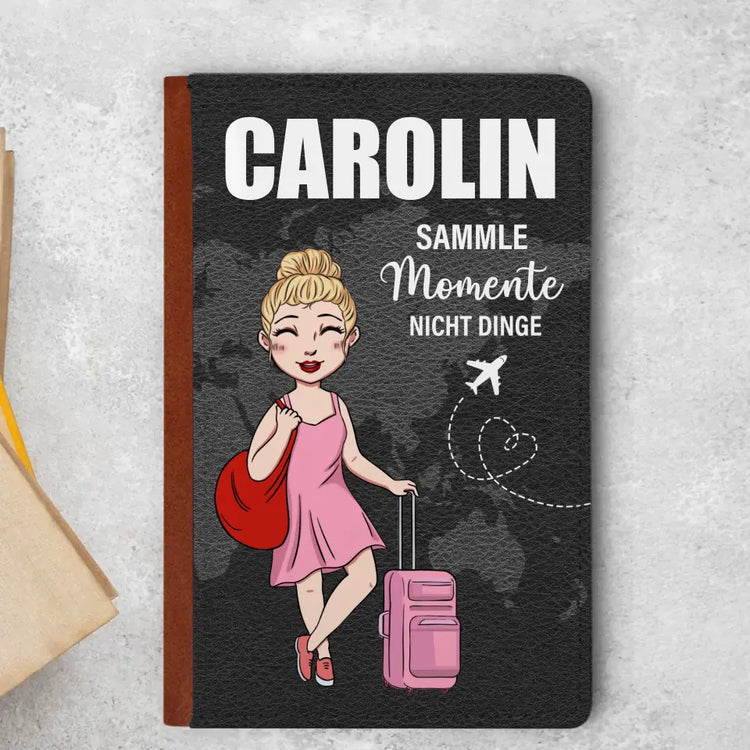 Personalisierte Reisepasshülle mit Illustration und Name - Geschenkidee für Reiselustige von Love & Faith